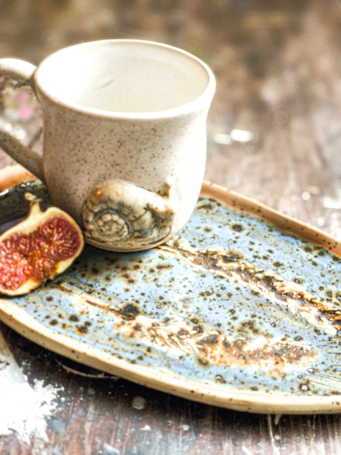 Ceramic cup with snail