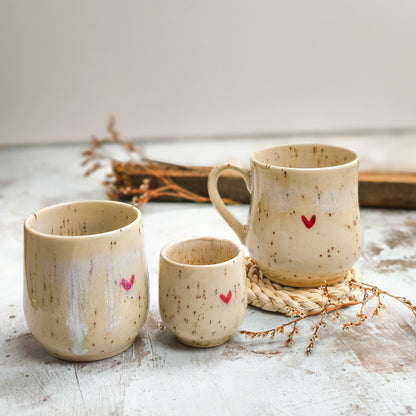 Keramiktasse, -becher, -teekanne mit Herzmotiv – Ein perfektes Geschenk für einen besonderen Menschen!