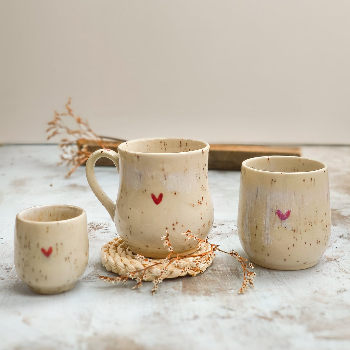 Keramiktasse, -becher, -teekanne mit Herzmotiv – Ein perfektes Geschenk für einen besonderen Menschen!